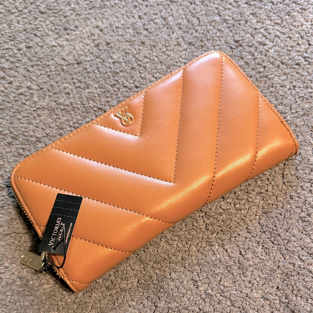 NWT Victoria's Secret Camel Quilted Wallet